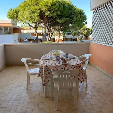 Casa Briciola - Fully Equipped, Garden And Pool Apartment Bibione